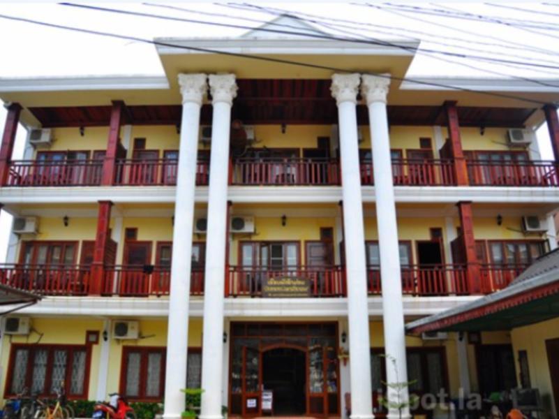 Domon Hotel Vang Vieng Bagian luar foto