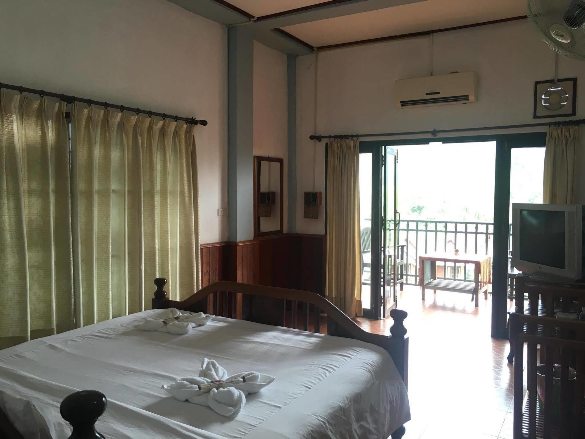 Domon Hotel Vang Vieng Bagian luar foto