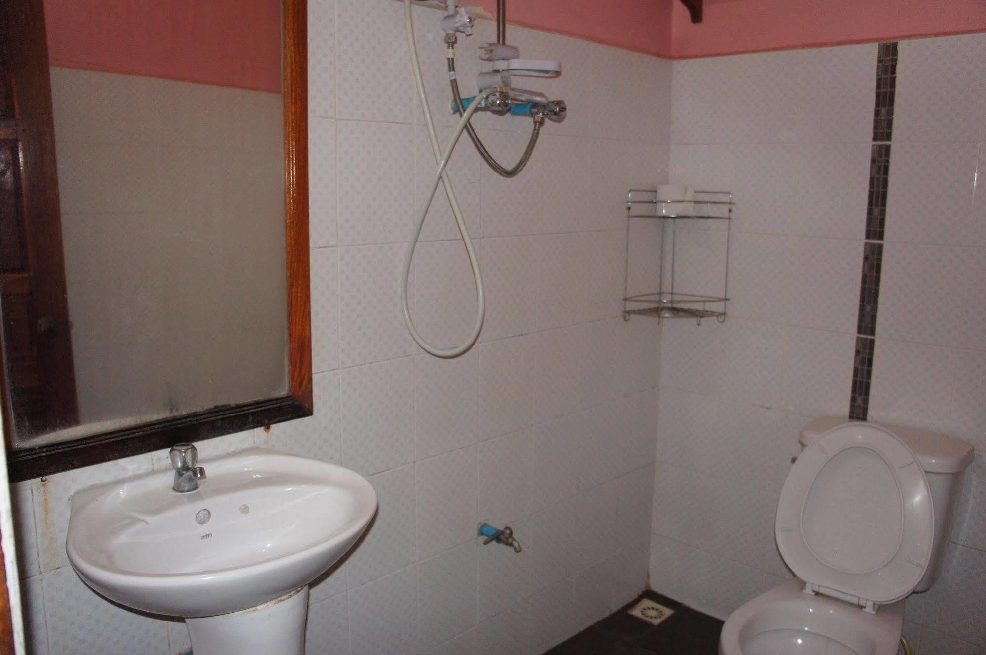 Domon Hotel Vang Vieng Bagian luar foto