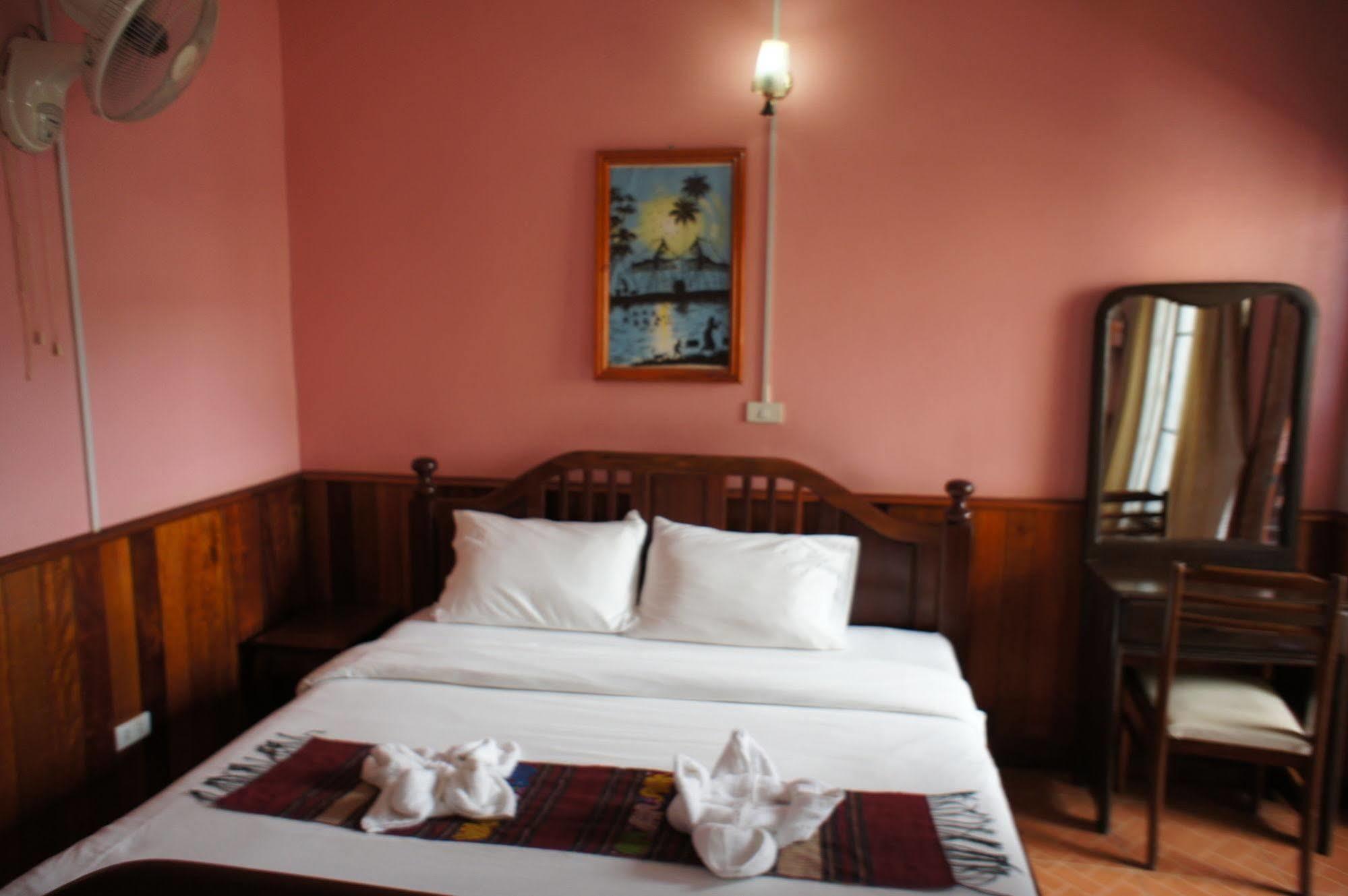 Domon Hotel Vang Vieng Bagian luar foto