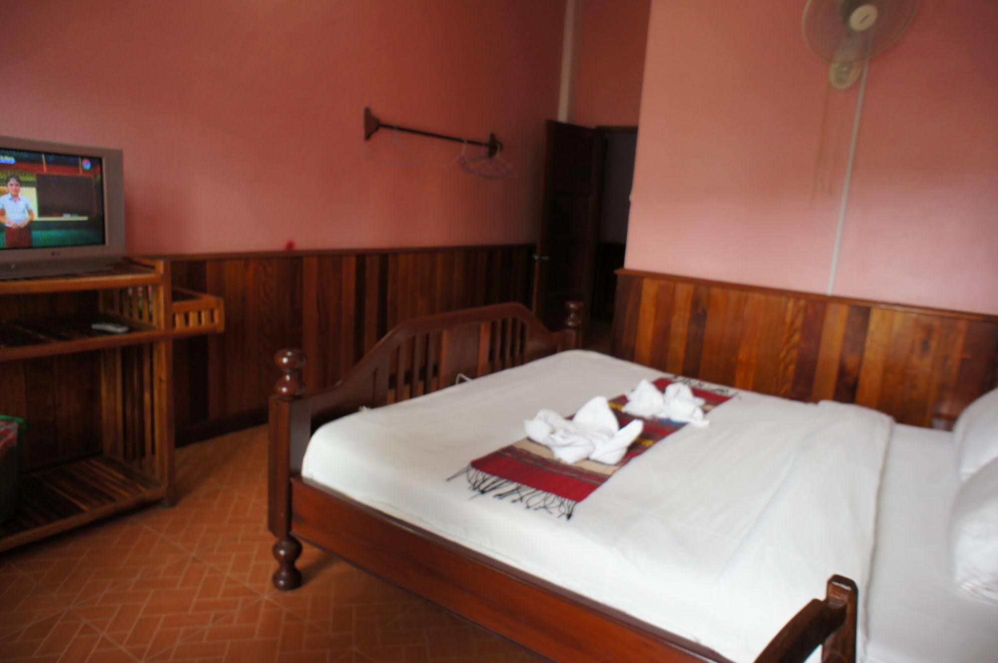 Domon Hotel Vang Vieng Bagian luar foto