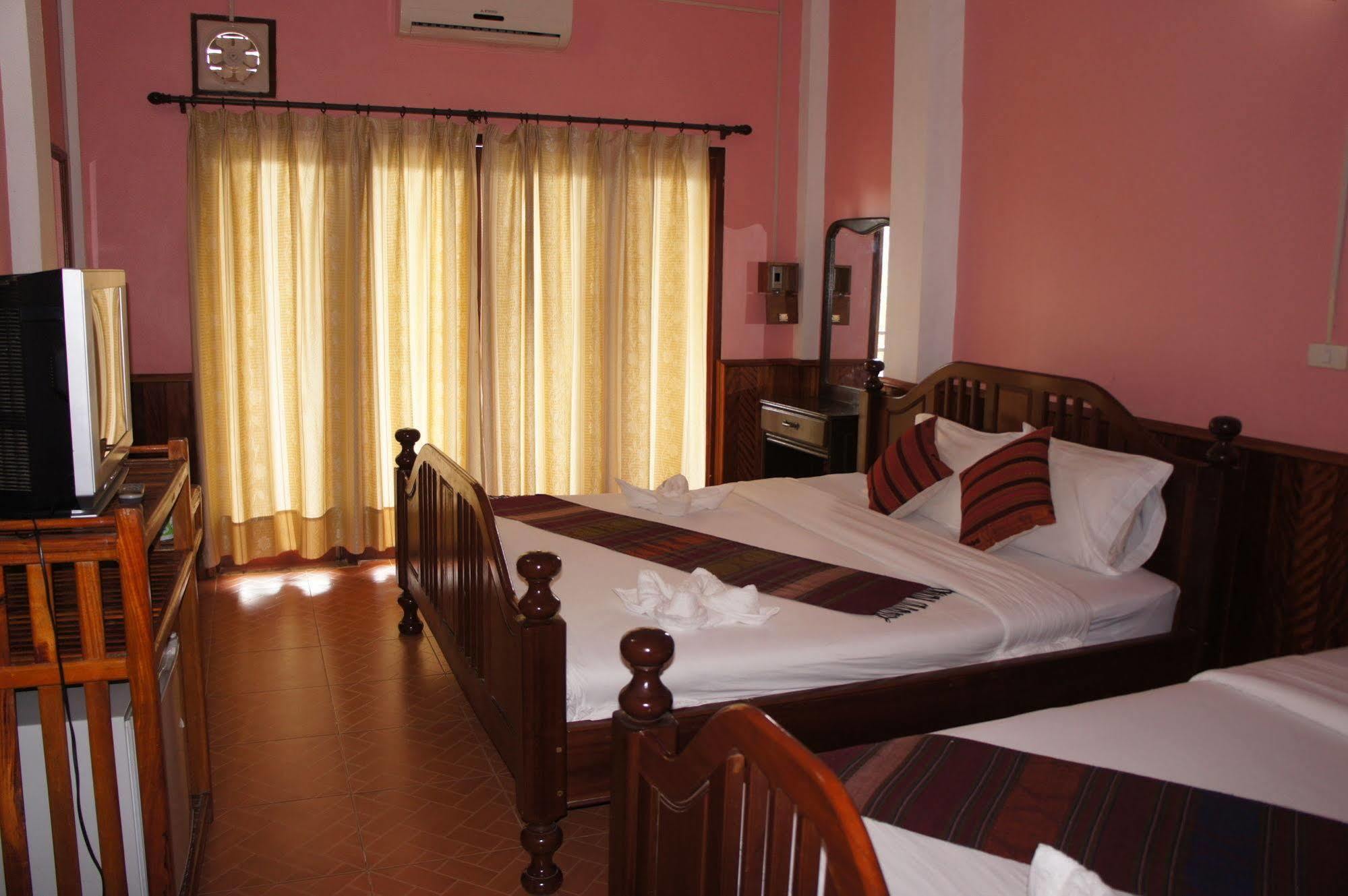 Domon Hotel Vang Vieng Bagian luar foto