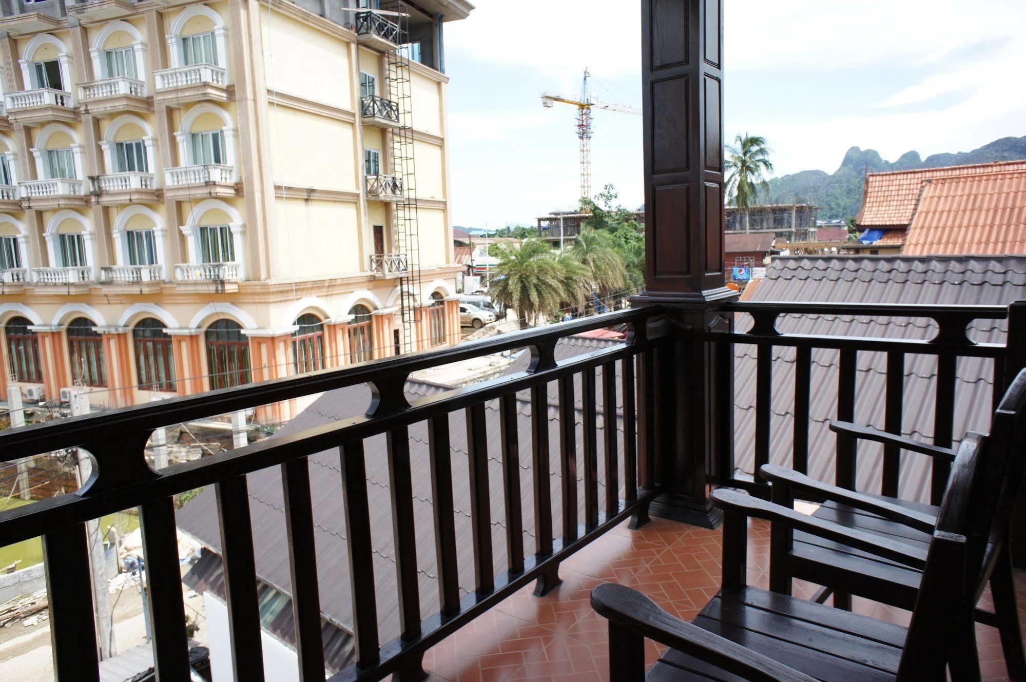 Domon Hotel Vang Vieng Bagian luar foto