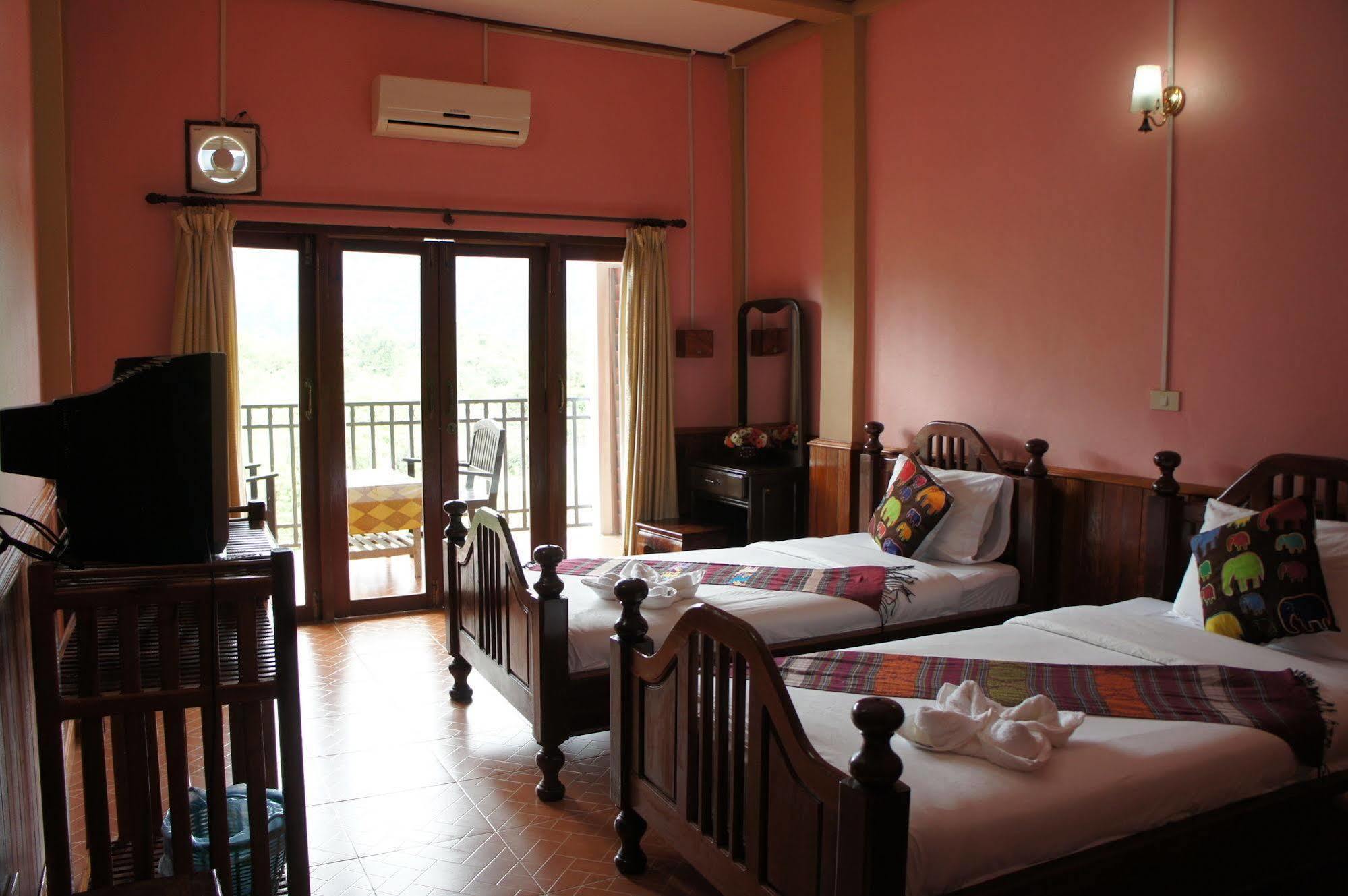 Domon Hotel Vang Vieng Bagian luar foto