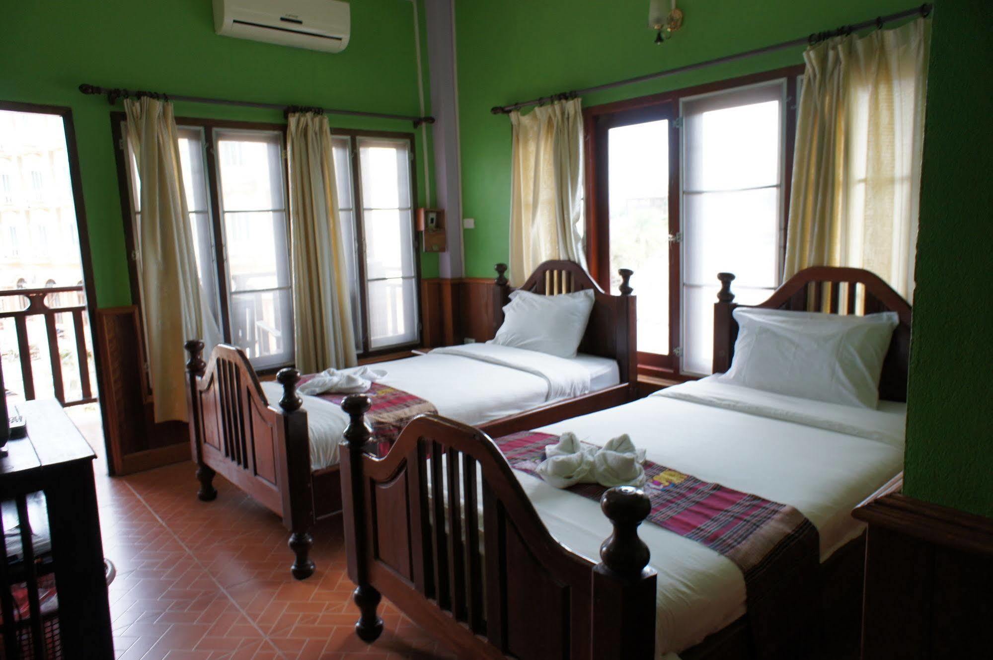 Domon Hotel Vang Vieng Bagian luar foto