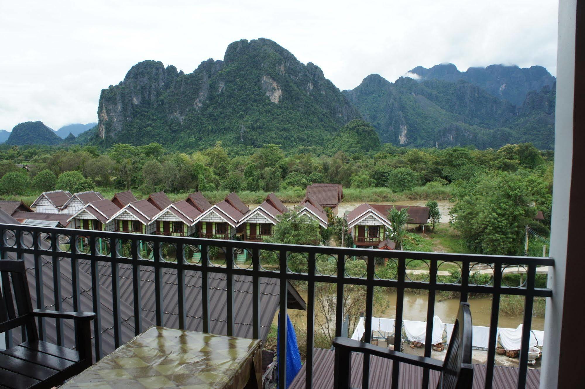 Domon Hotel Vang Vieng Bagian luar foto