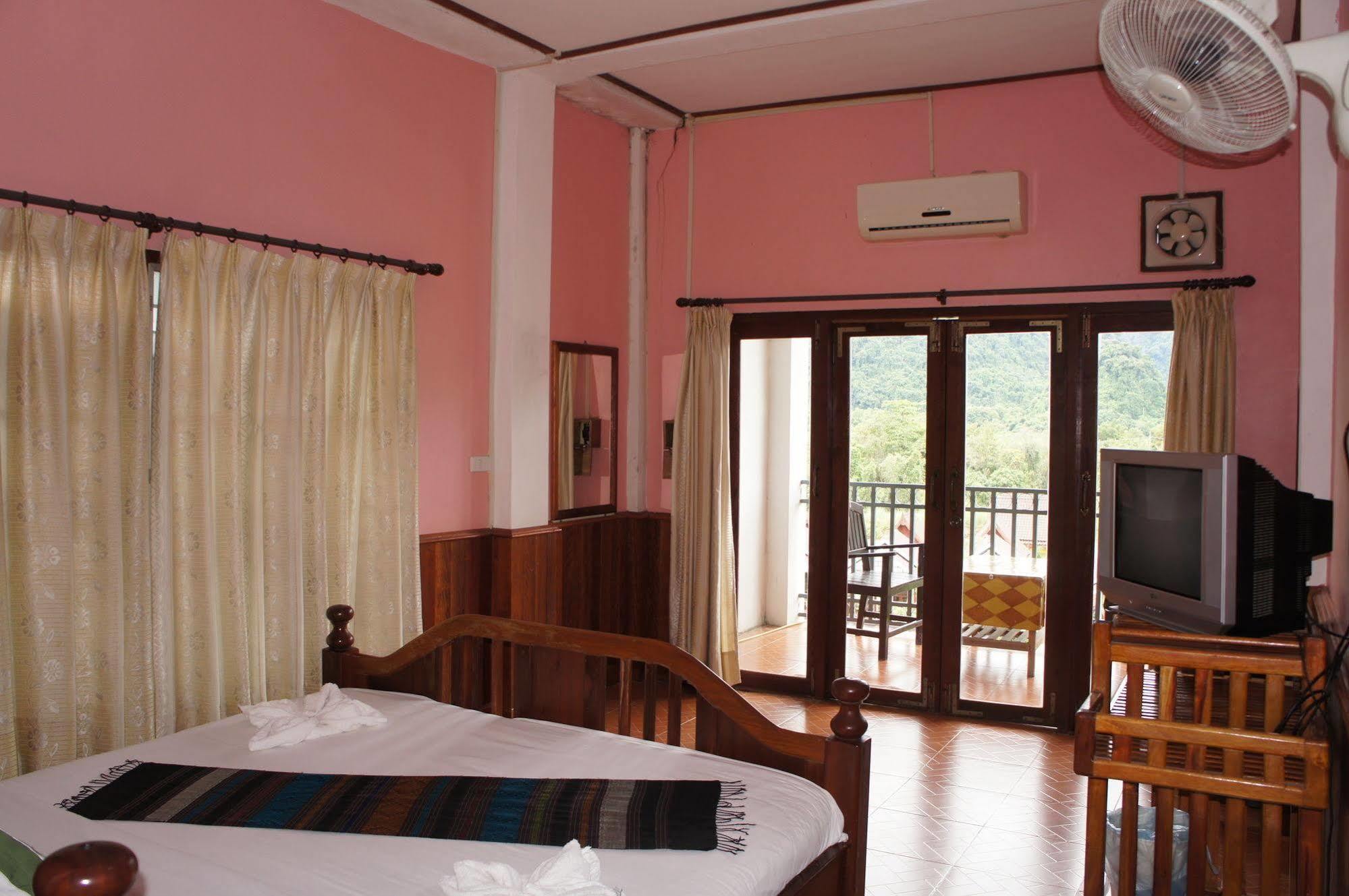 Domon Hotel Vang Vieng Bagian luar foto