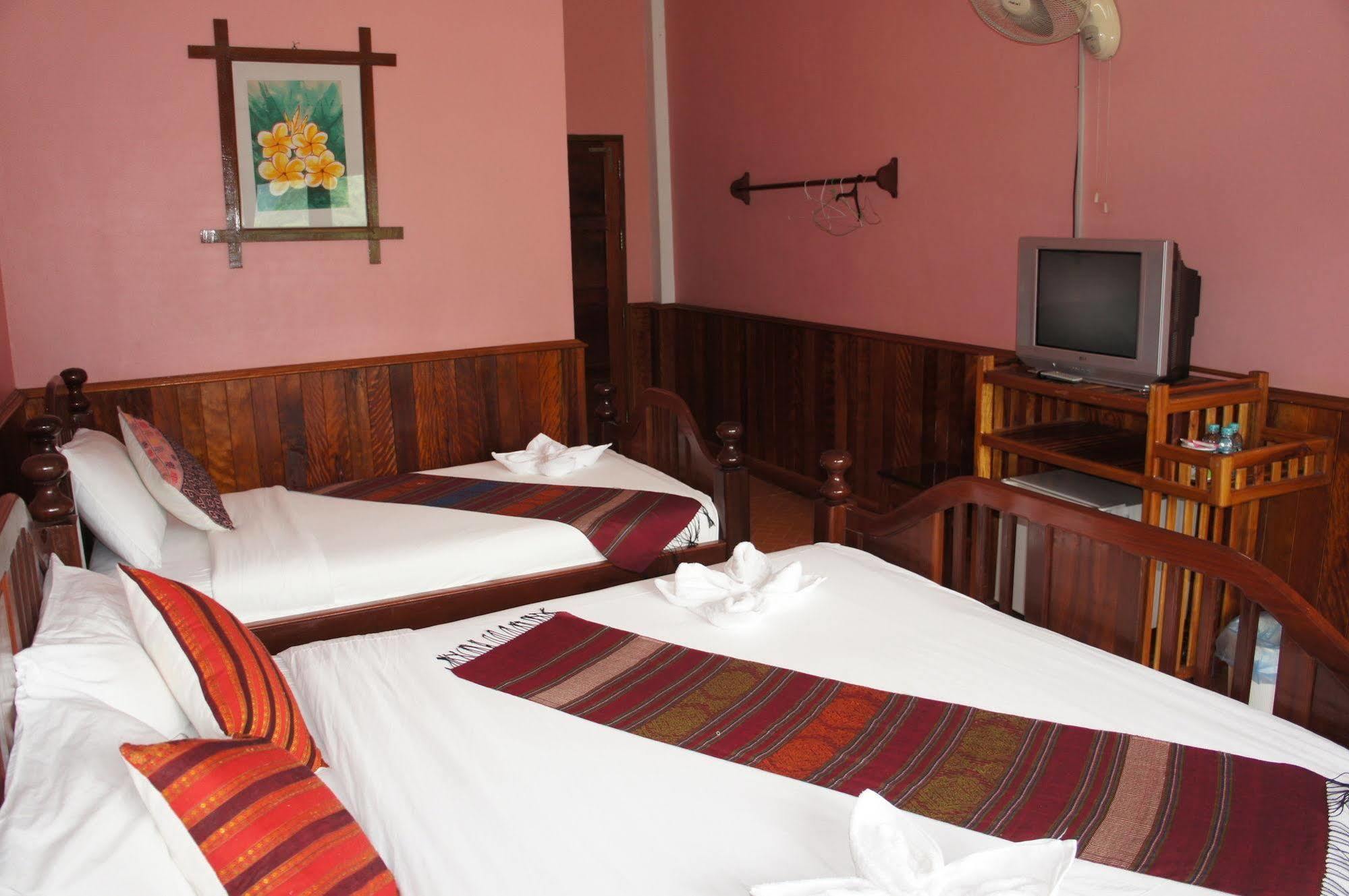 Domon Hotel Vang Vieng Bagian luar foto